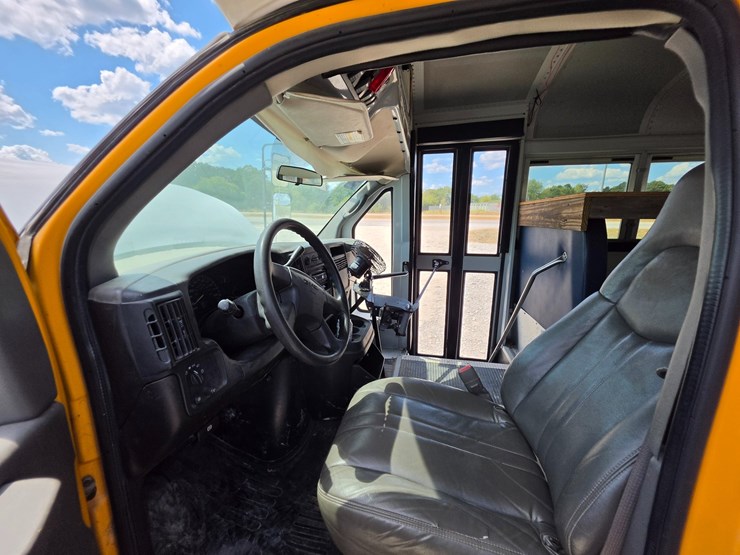 #26511-•-2005-gmc-savana-van-image-30