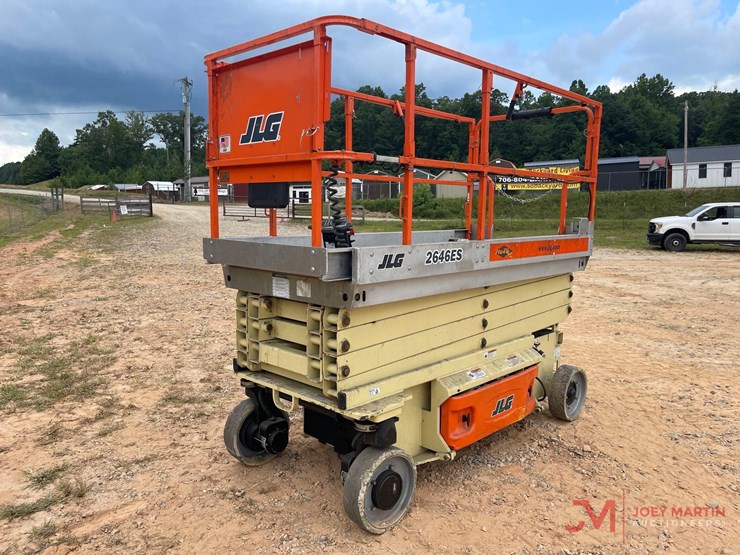 2009-jlg-2646es-image-3