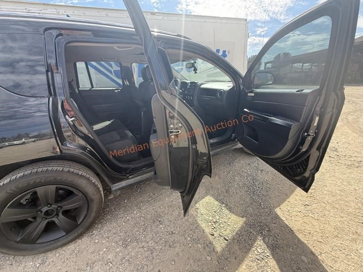 2013-jeep-compass-latitude-image-18