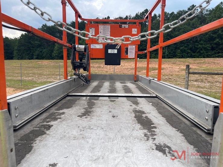 2009-jlg-2646es-image-14