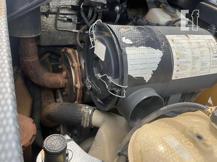 2016-deere-333e-image-18
