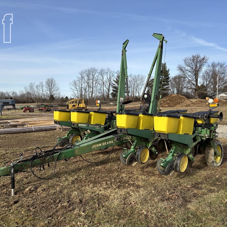 JOHN DEERE 7200