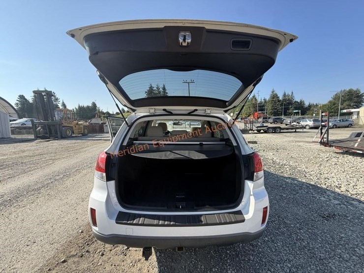 2013-subaru-outback-image-22