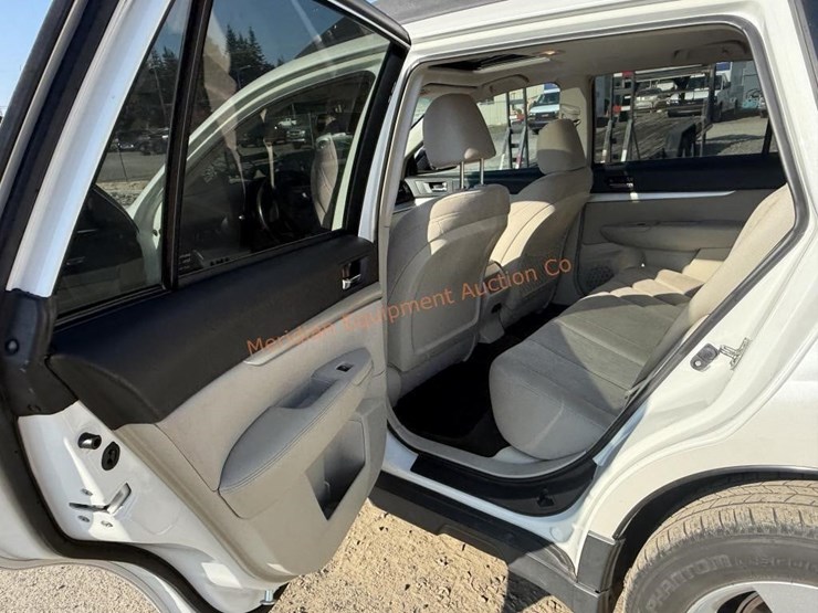 2013-subaru-outback-image-29