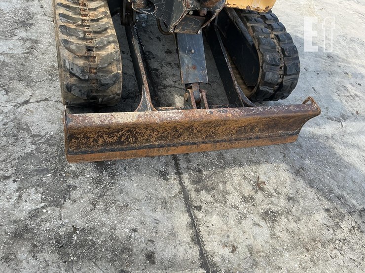 2015-deere-26g-image-12