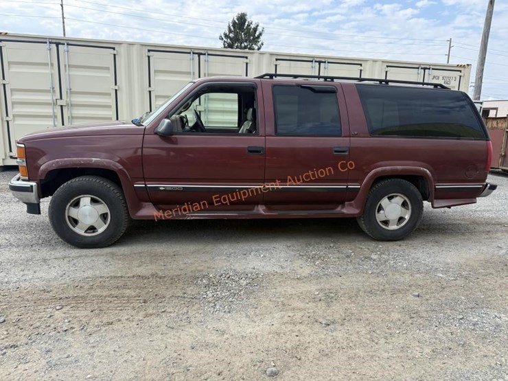 1998-chevrolet-suburban-1500-image-1