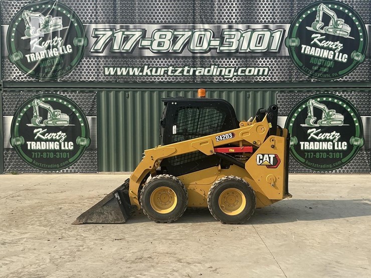 2020-caterpillar-242d3-image-1