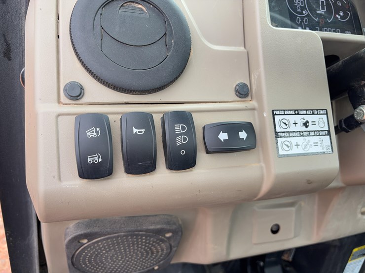 john-deere-gator-image-12