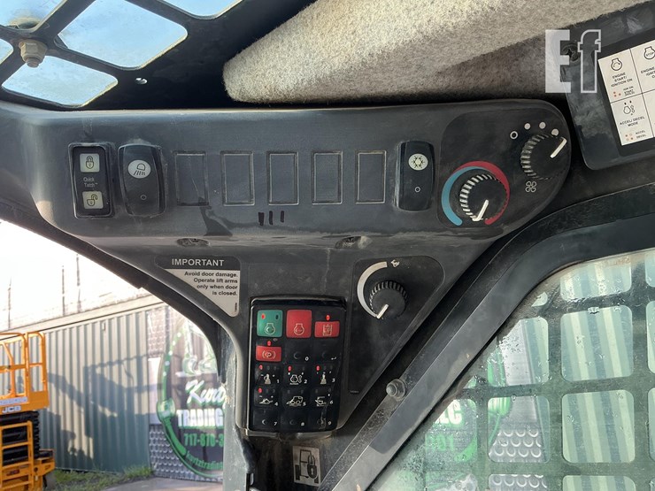 2023-deere-317g-image-16