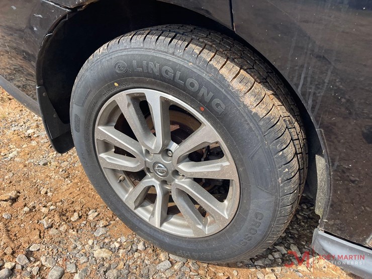 2013-nissan-pathfinder-sl-image-10