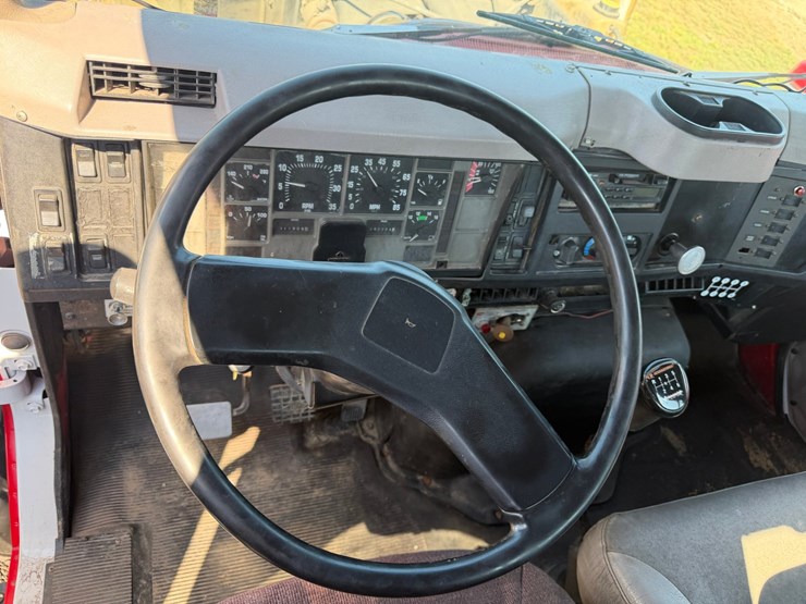 2000-international-4700-image-65