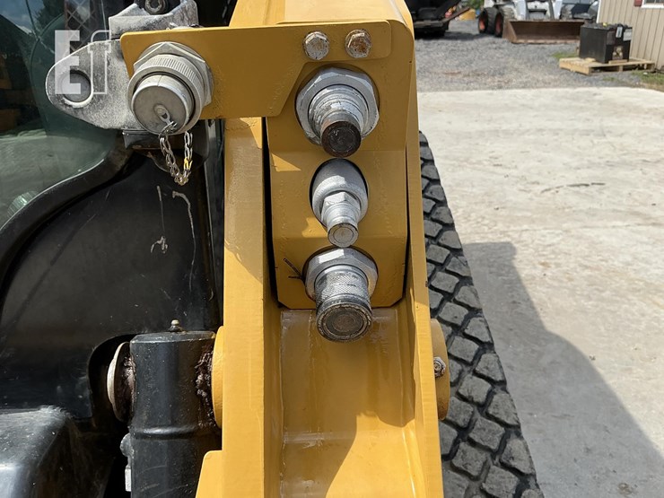 2015-caterpillar-249d-image-13