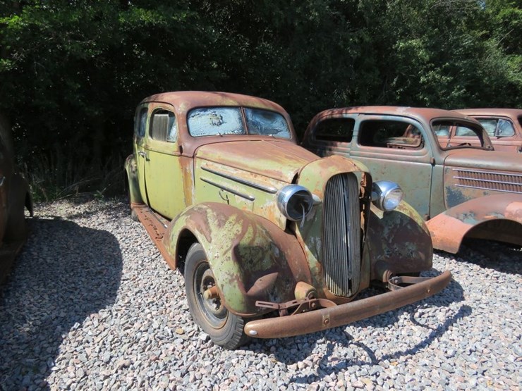1937-plymouth-sedan-image-1