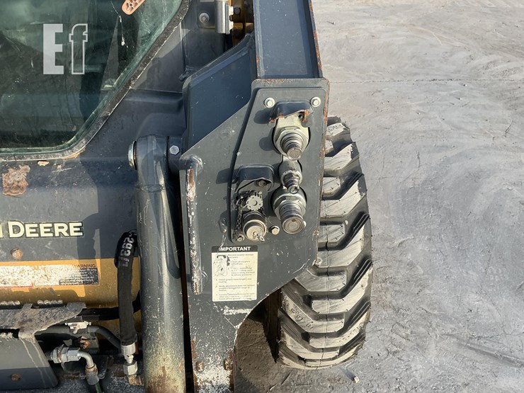 2022-deere-318g-image-11