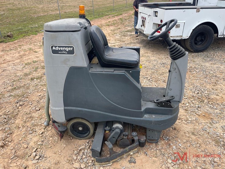 advance-avenger-x2805c-electric-floor-cleaner-image-2