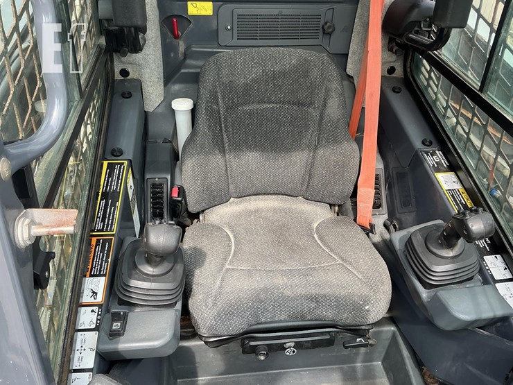 2020-deere-331g-image-14