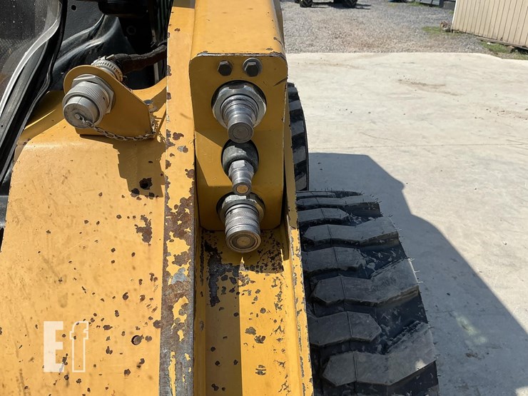 2020-caterpillar-246d3-image-11
