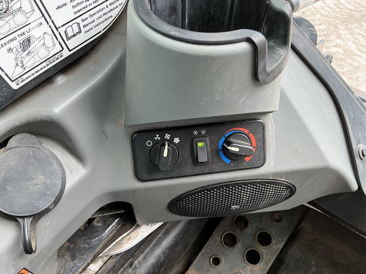 2021-bobcat-t770-image-16