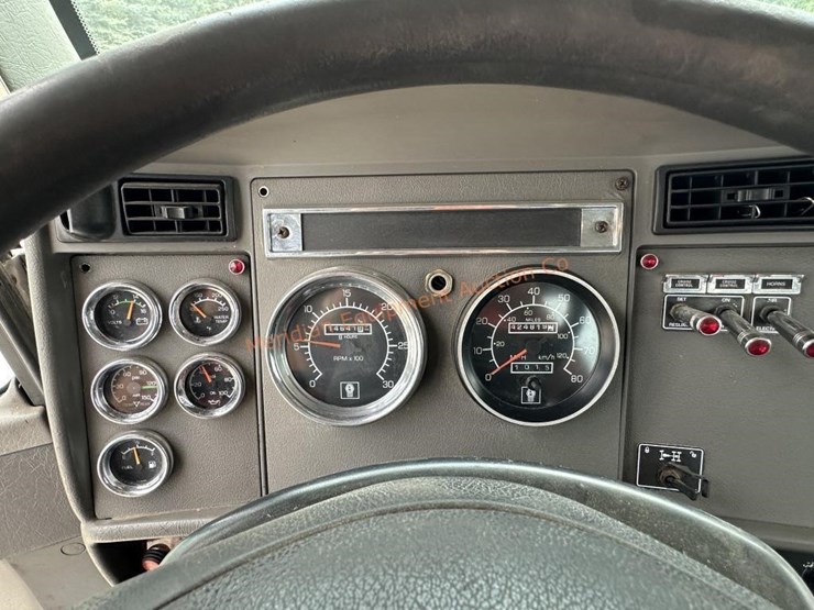 2007-kenworth-t300-image-32
