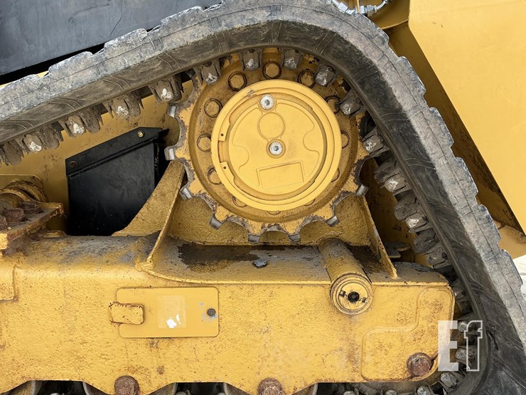 2015-caterpillar-249d-image-9
