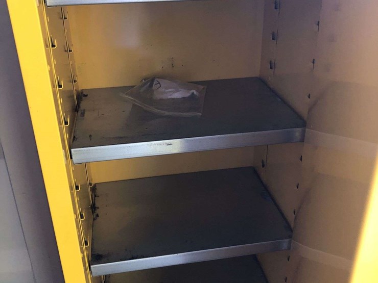 justrite-flammable-liquid-storage-cabinet-image-2