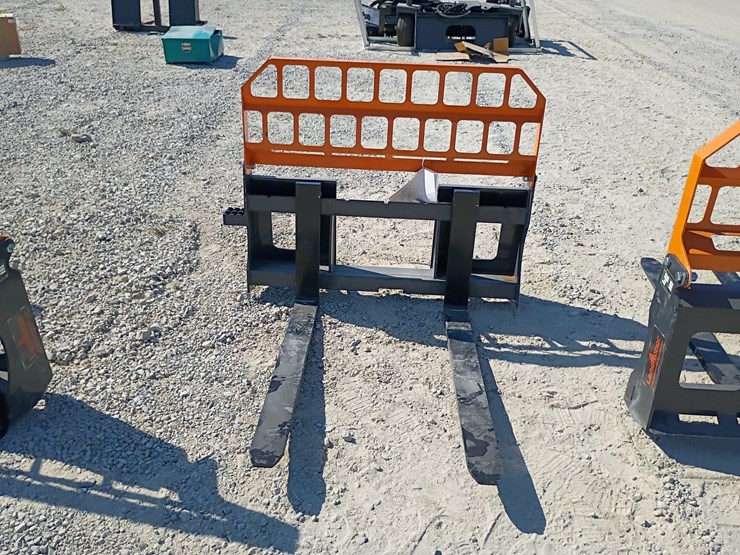 #l85-019-•-landhonor-pallet-fork-skid-steer-attachment-image-1