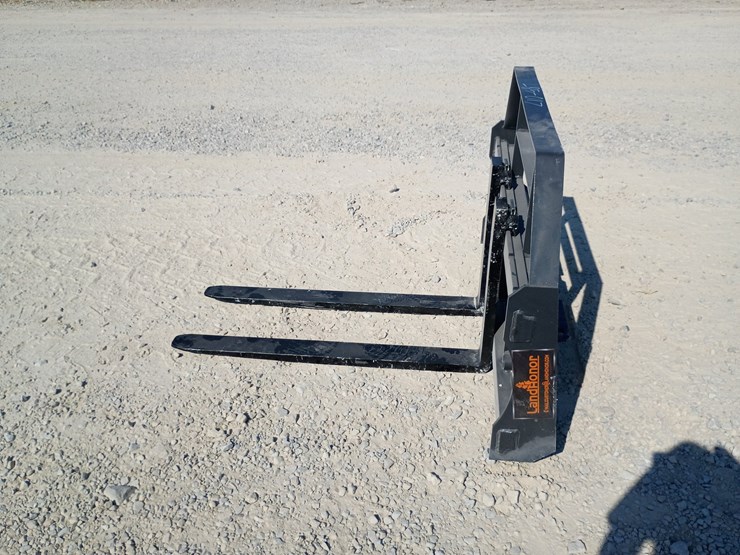 #l85-017-•-landhonor-pallet-fork-mini-skid-steer-attachment-image-2