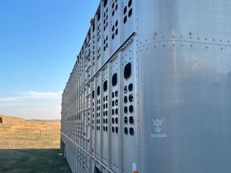 2012-wilson-livestock-trailer-image-6