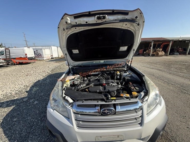 2013-subaru-outback-image-10