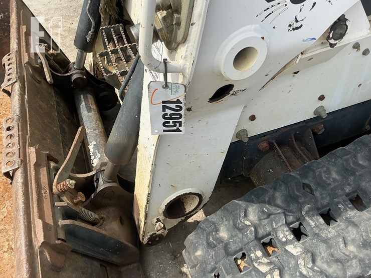 2010-bobcat-t650-image-21