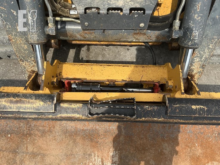 2016-deere-333e-image-12