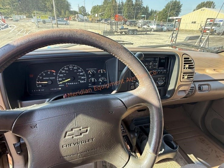 1995-chevrolet-suburban-1500-ls-image-42