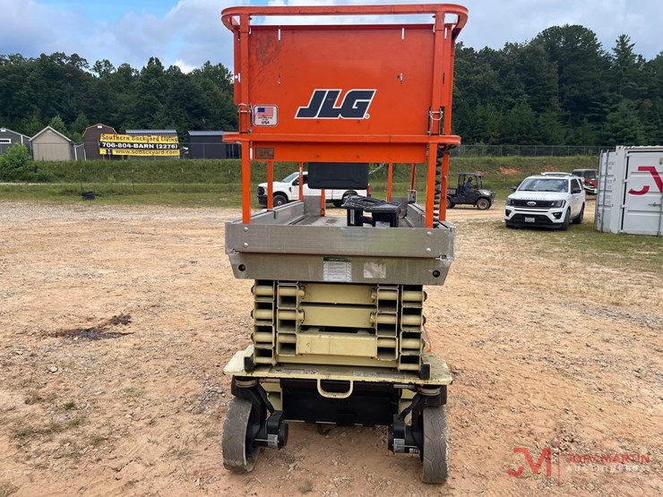 2009-jlg-2646es-image-4