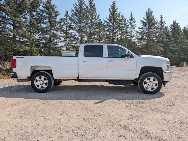 2017-chevrolet-silverado-3500-image-3