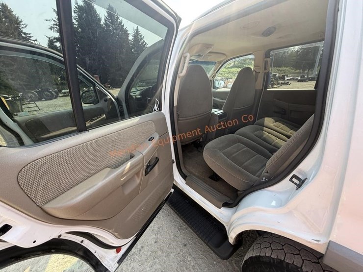 2002-ford-explorer-xlt-image-29