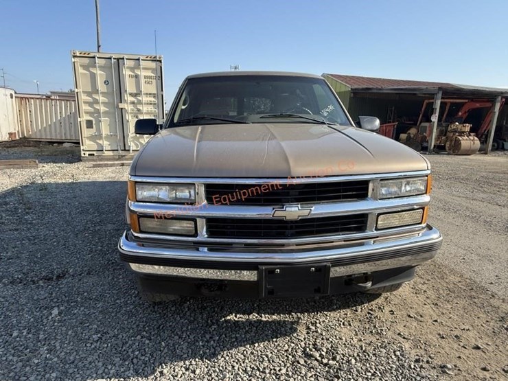 1995-chevrolet-suburban-1500-ls-image-9