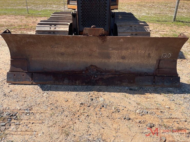 2018-case-750m-lgp-image-11