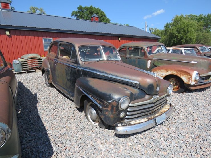 1946-ford-2dr-sedan-image-1