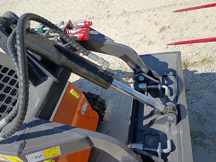 #l85-072-•-2026-landhonor-me380-mini-skid-steer-image-18