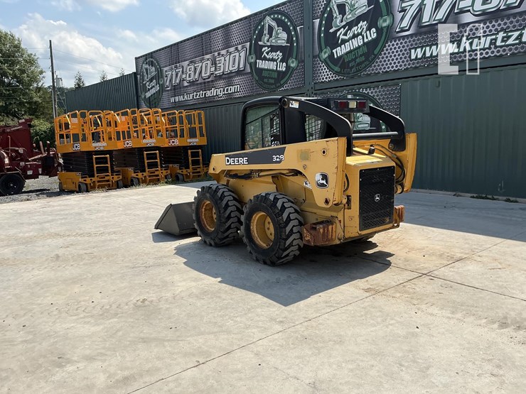 2006-deere-328-image-2