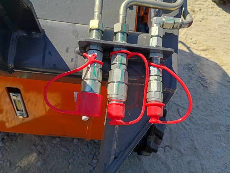 #l85-071-•-2026-landhonor-me380-mini-skid-steer-image-15
