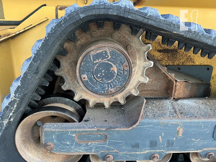 2021-deere-333g-image-10