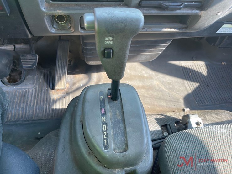 2003-isuzu-nqr-image-24