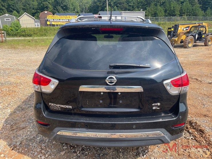 2013-nissan-pathfinder-sl-image-4
