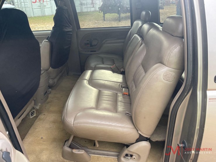 1999-chevrolet-suburban-image-23
