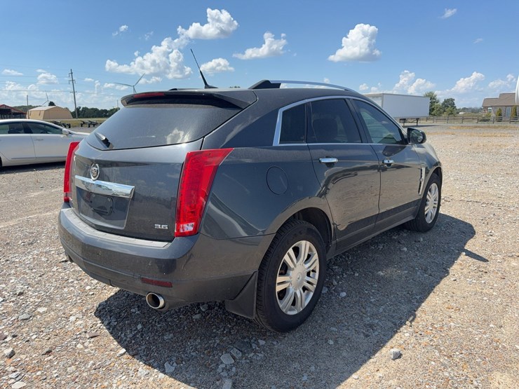 2012-cadillac-srx-image-3