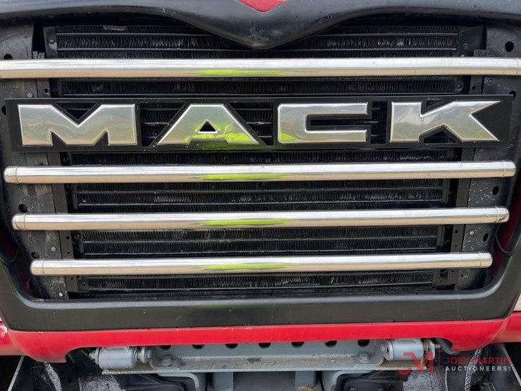 2007-mack-cv713-granite-tri-axle-dump-truck-image-16