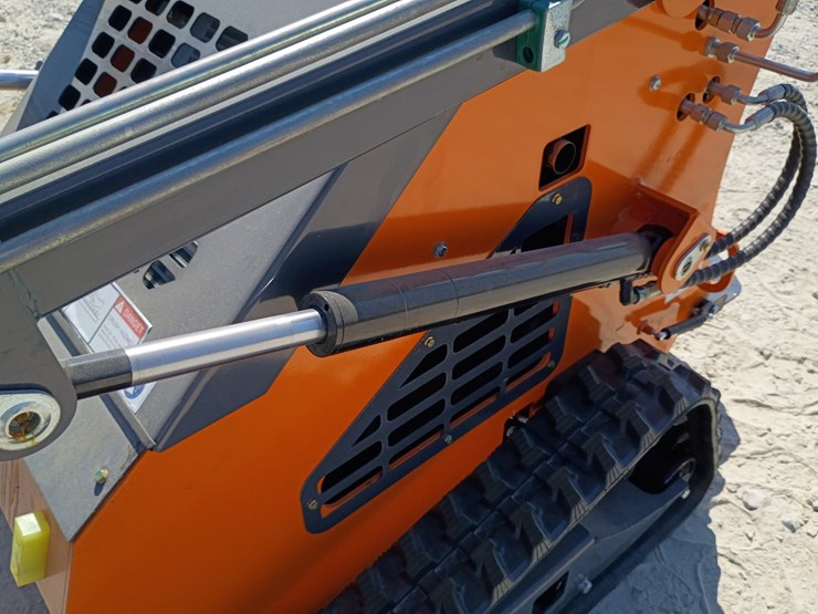 #l85-072-•-2026-landhonor-me380-mini-skid-steer-image-19