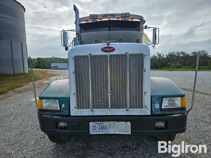 1990-peterbilt-579-image-2