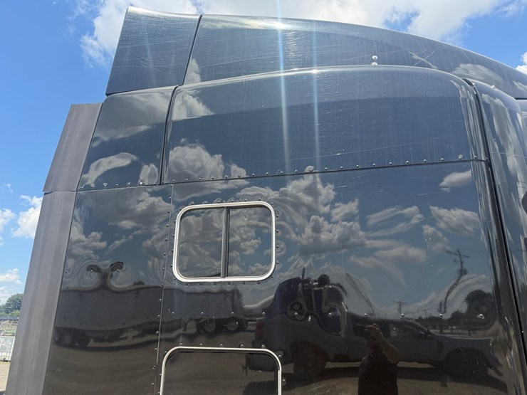2016-peterbilt-579-image-51